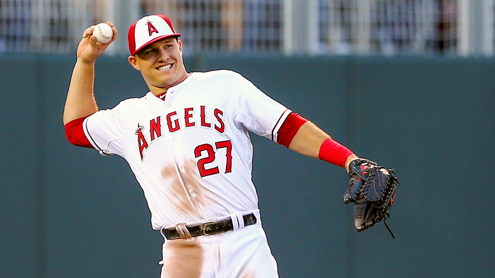 WATCH: Mike Trout shows he's still awesome with diving catch | Sporting News